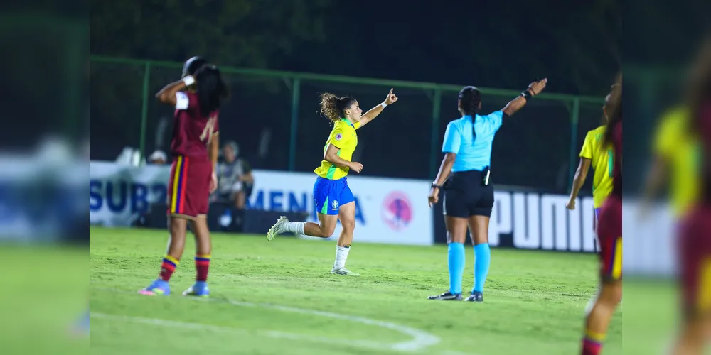 Segundo gol do Brasil, marcado por Clarinha, foi uma pintura