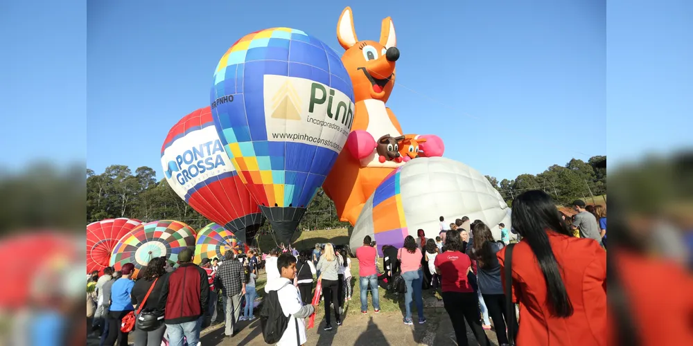 O Festival de Balonismo de Ponta Grossa, realizado no Centro de Eventos.