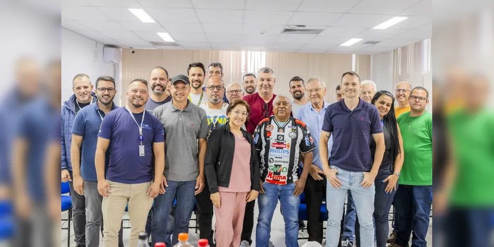 Laudelino Ferreira em registro com os colegas de trabalho