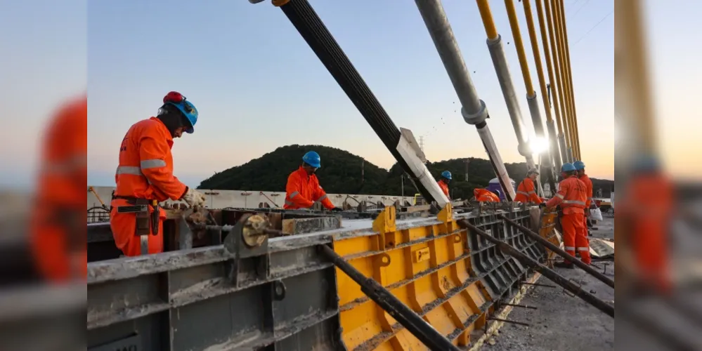 Imagem ilustrativa da imagem Ponte de Guaratuba revoluciona a baía com 45 mil m³ de concreto e 5,5 mil toneladas de aço