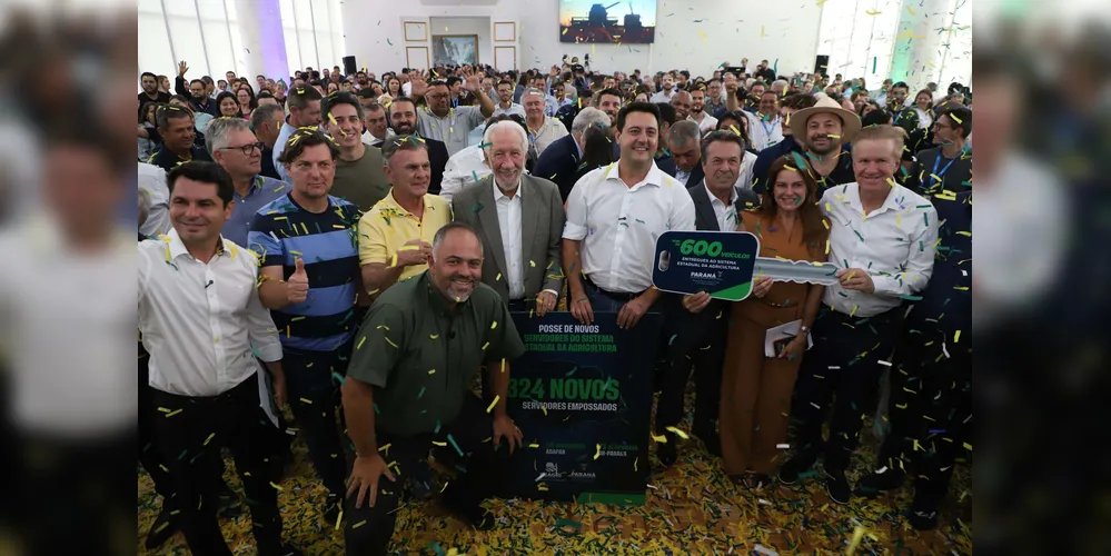 O governador Carlos Massa Ratinho Junior deu posse, nesta segunda-feira (26), a 324 novos servidores que vão atuar nos órgãos do Seagri