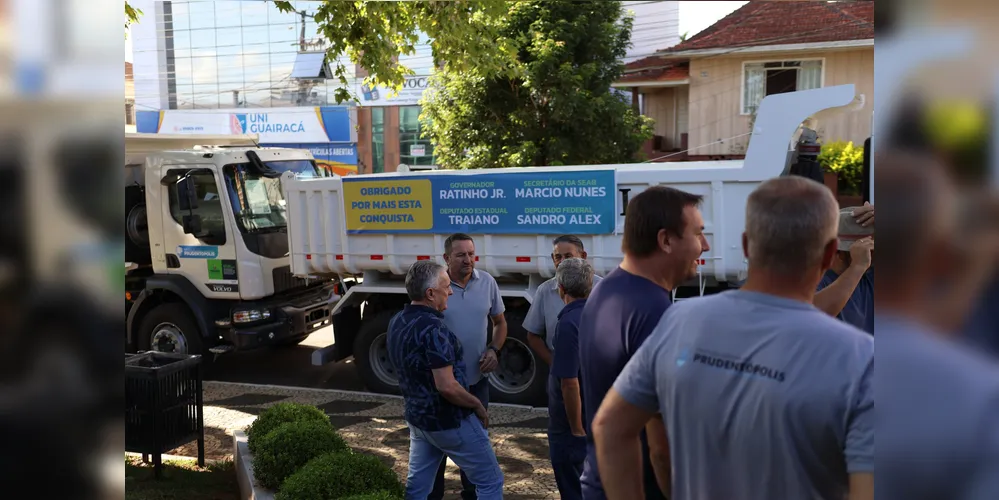 Lideranças acompanharam a entrega dos maquinários