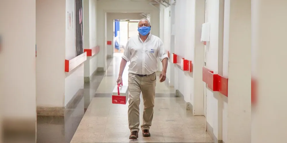 Registro de Laudelino durante atividade profissional