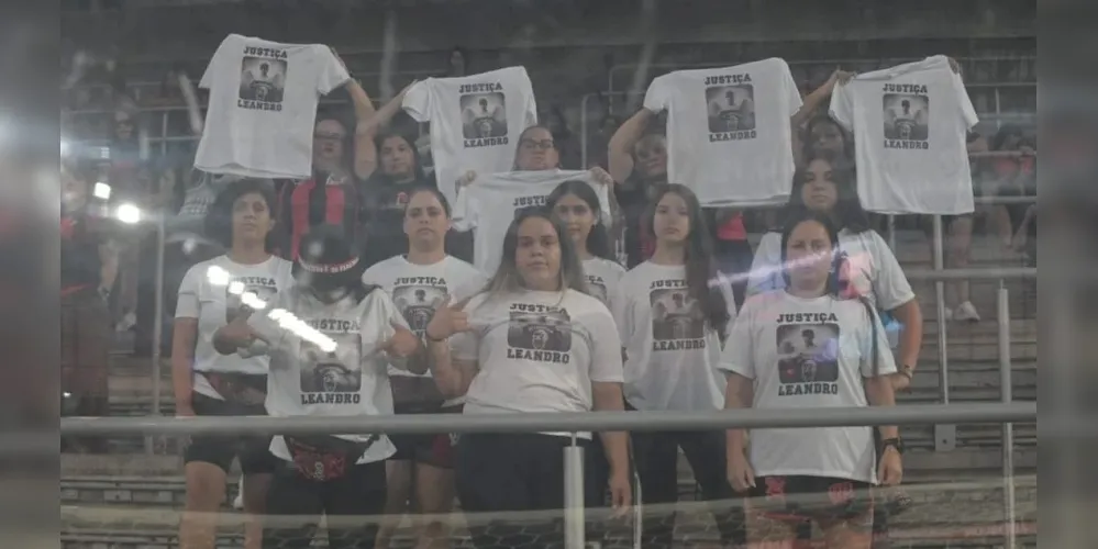 Grupo de mulheres também protestou dentro da Arena