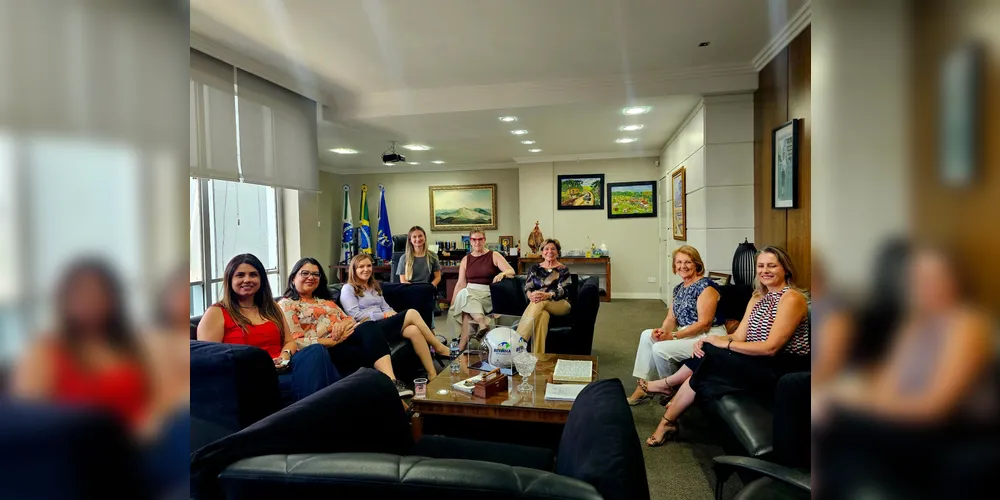 O encontro realizado no gabinete da prefeita Elizabeth Schmidt nesta quarta-feira (28) reuniu a deputada Márcia Huçulak, a secretária de Estado, Leandre Dal Ponte, e secretárias municipais.
