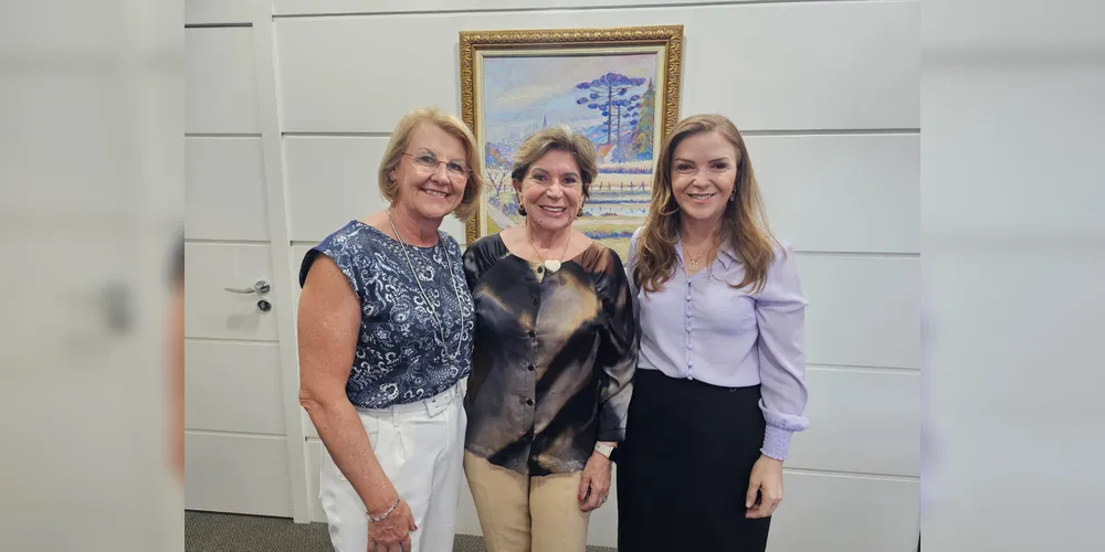 A deputada Márcia Huçulak, a prefeita Elizabeth Schmidt e a secretária de Estado, Leandre Dal Ponte.