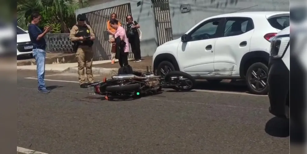 O acidente envolveu uma motocicleta e Renault Kwid