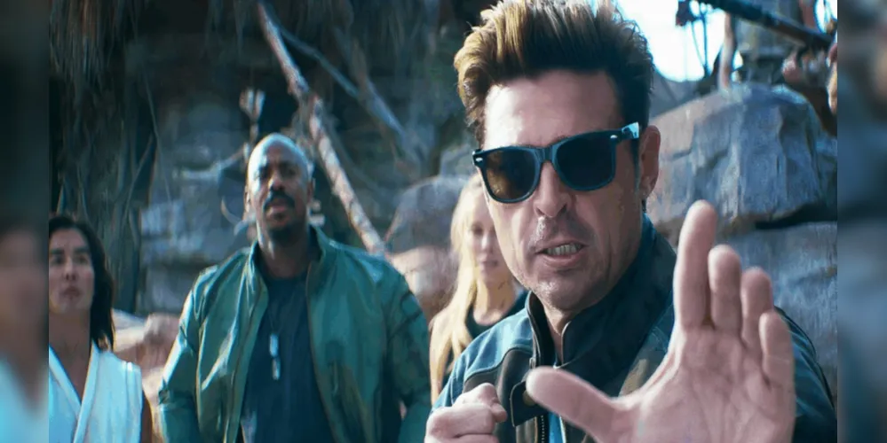 Em “Mortal Kombat 2”, guerreiros da Terra enfrentam um torneio brutal que define o destino do planeta