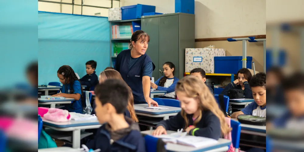 Professores da Escola Municipal Professora Haydee Ferreira de Oliveira, que foram premiados pelo MEC. Na foto, professora Solange Malazem.