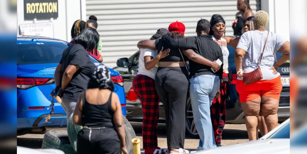 Moradores se reúnem para lamentar a morte de oito crianças em um tiroteio em massa em Shreveport, Louisiana
