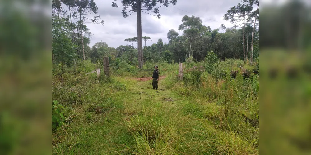 Agente da PM Ambiental durante ocorrência