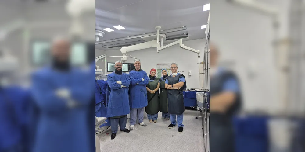 A intervenção ocorreu na unidade de hemodinâmica do hospital, com tecnologia que permite a navegação por vasos sanguíneos com auxílio de imagens em tempo real.