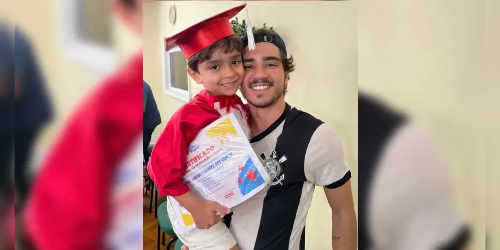 Imagem ilustrativa da imagem Ex-ator mirim de Avenida Brasil enfrentou morte da namorada, mãe de seu filho