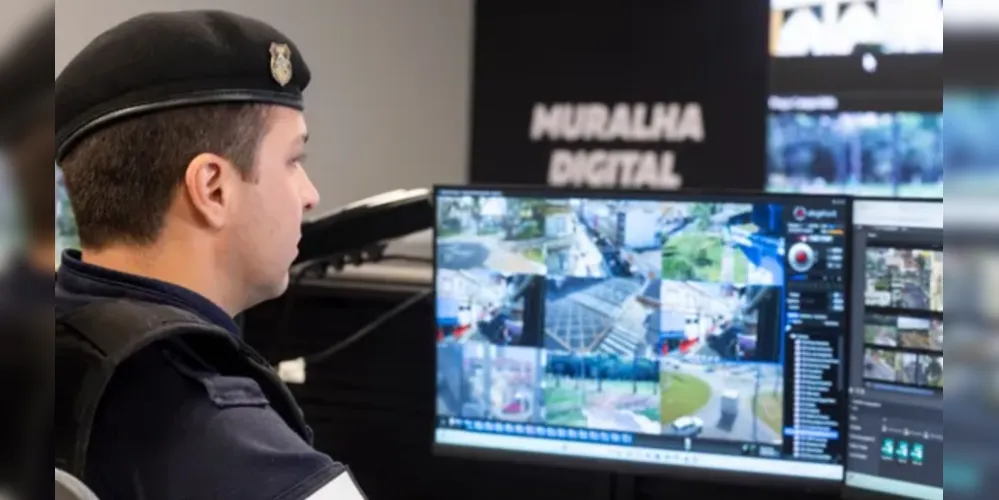 A Central de Monitoramento da Secretaria de Cidadania e Segurança Pública de Ponta Grossa.
