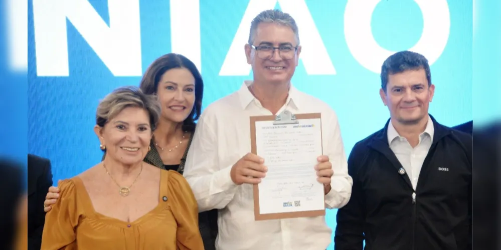 Da esquerda para a direita: a prefeita municipal de Ponta Grossa, Elizabeth Schmidt; a pré-candidata ao Senado, Cristina Graeml; o vereador e pré-candidato a deputado estadual, Julio Küller; e o senador e pré-candidato a governador do Paraná, Sergio Moro. Todos filiados ao União Brasil.