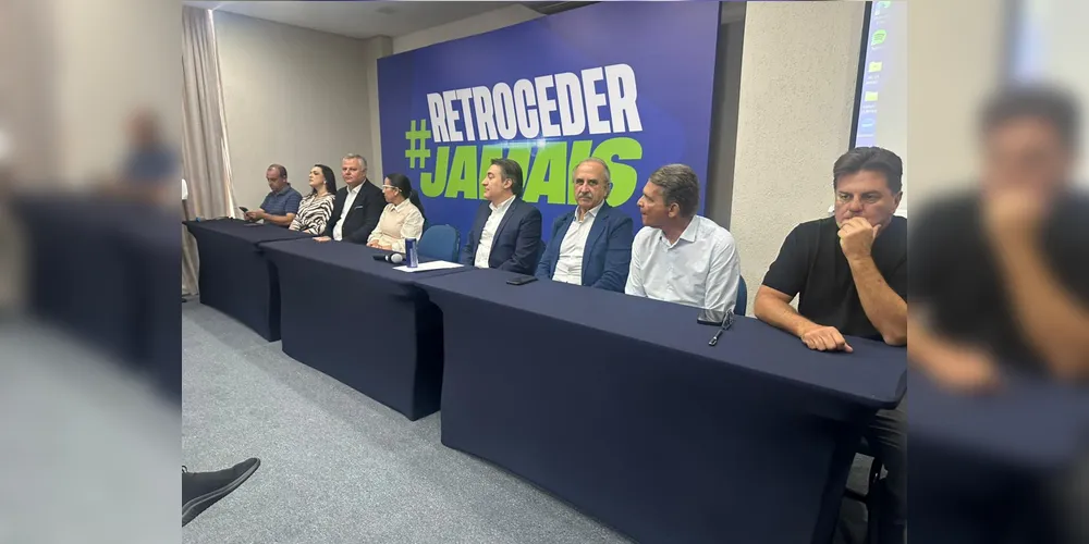 Segundo Juca Sloboda, prefeito de Jaguariaíva, dos 53 prefeitos paranaenses filiados ao PL, 48 estiveram presentes na reunião para encaminhar a desfiliação do partido.