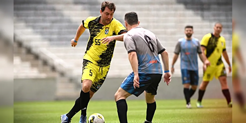 Ratinho Junior durante partida de futebol