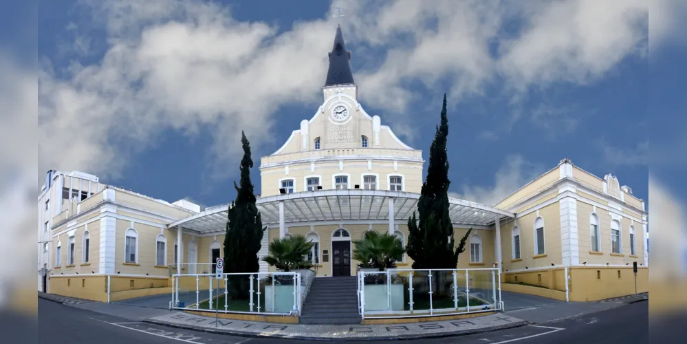 A Santa Casa de Ponta Grossa, localizada na Rua Dr. Francisco Burzio, 774.