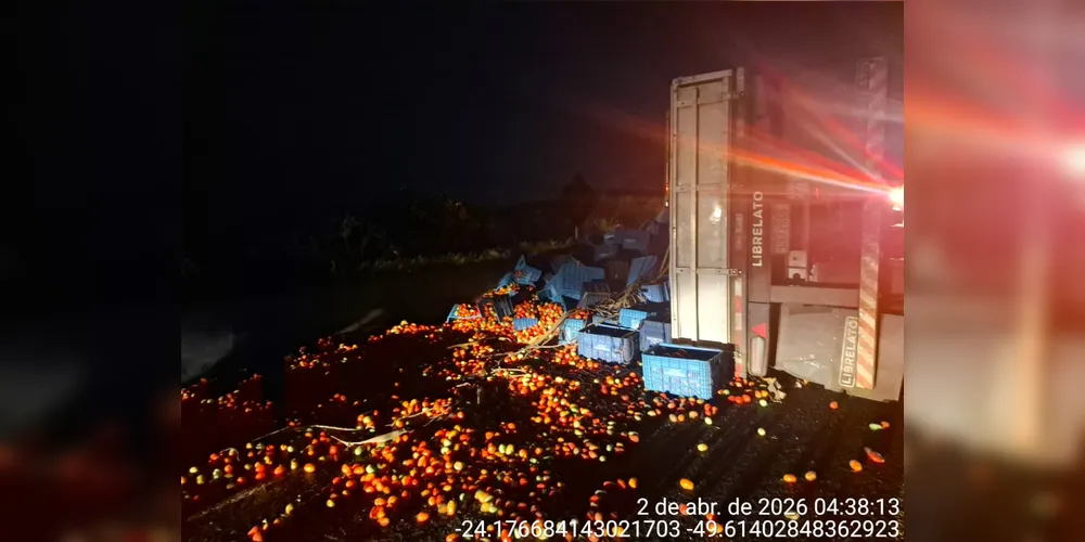 Caminhão carregava tomates