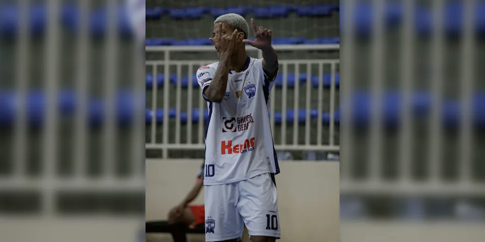 Kaká, ala/pivô, marcou dois gols no jogo