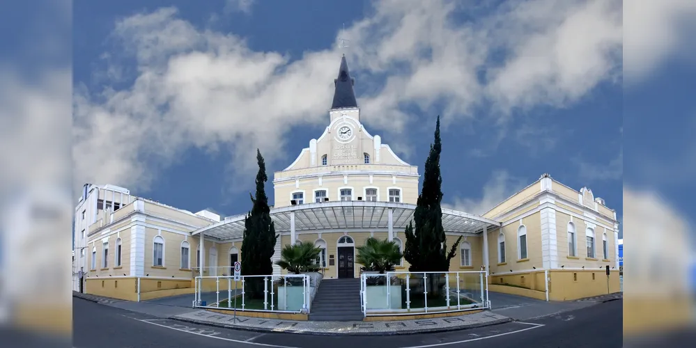 Imagem ilustrativa da imagem Nova política de saúde busca conter crise financeira e ampliar serviços