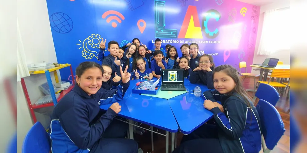 A proposta metodológica do LAC busca o protagonismo infantil, com mediação do professor, tendo em vista a construção do conhecimento