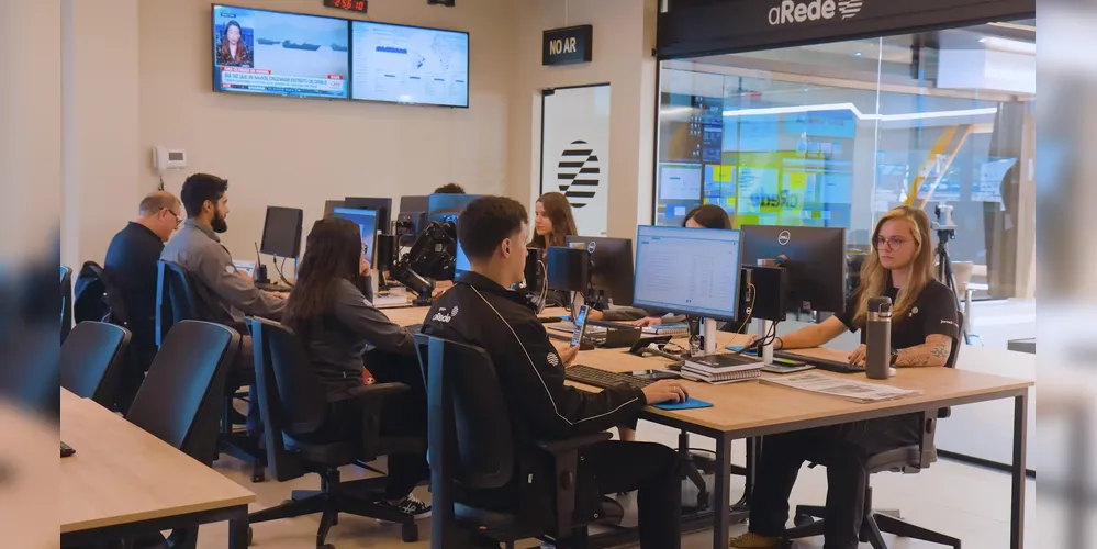 A redação integrada do Grupo aRede reúne profissionais qualificados em um ambiente preparado para produzir conteúdo com qualidade para diferentes formatos.