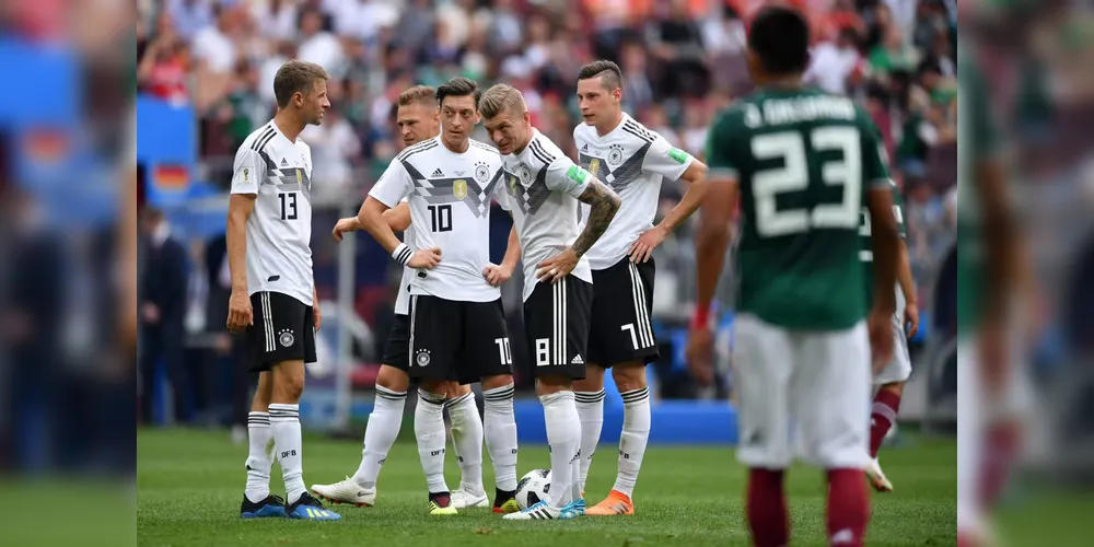 Jogadores da Alemanha reagem após o primeiro gol do México na Rússia em 2018