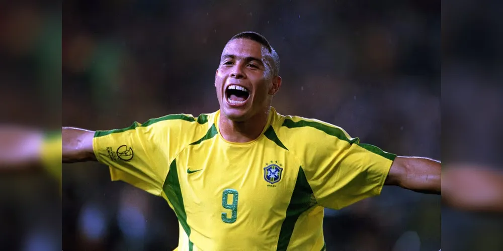 Ronaldo comemora o gol marcado pelo Brasil contra a Alemanha na final Coreia-Japão 2002