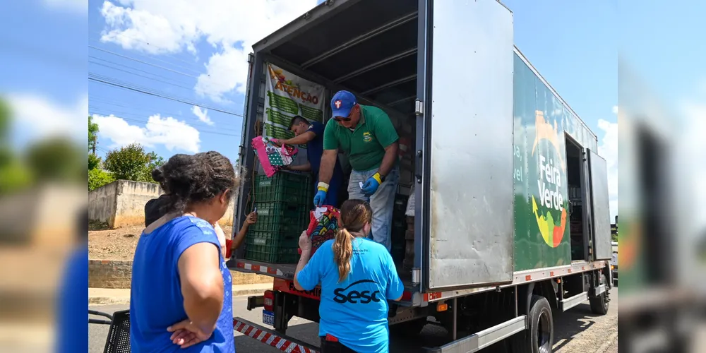 O programa Feira Verde consiste na troca de materiais recicláveis por produtos hortifrutigranjeiros em Ponta Grossa