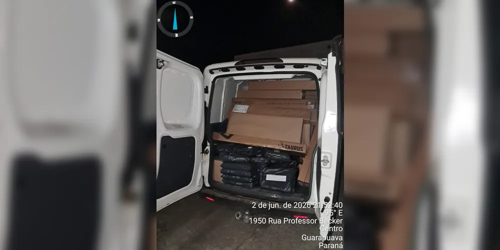 Motorista do Fiat Fiorino transportava armas