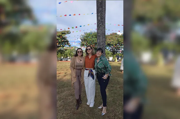 As amigas Daniele Blanc, Aniella Banat e Gianna Banat em especial registro para a Coluna RC. No último sábado, 14, Daniele comemorou mais um aniversário, celebrando a vida com gratidão e afeto. A aniversariante recebe os cumprimentos da coluna, com votos de felicidade, saúde, prosperidade e inúmeras realizações em seu novo ciclo.