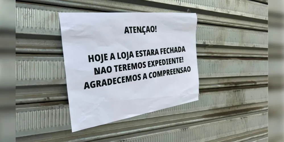 Mensagem foi colocada em frente à unidade de Ponta Grossa