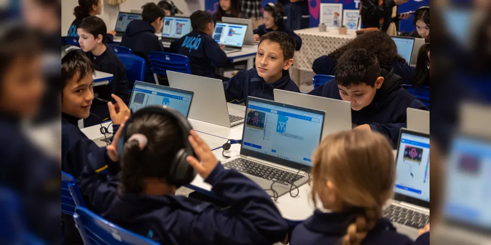 Entrega Chromebook Escola Aristeu