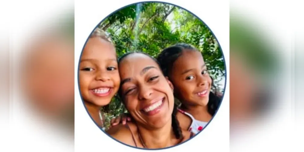 Flávia Sena, de 32 anos, e suas filhas, Luiza Rodrigues Marins, de 4 anos, e Elena Rodrigues Marins, de 5 anos