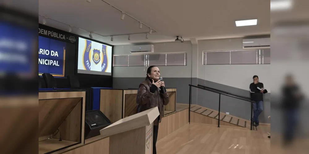 Durante o evento, a prefeita Rita Mara de Paula Araújo recebeu uma homenagem em reconhecimento ao apoio permanente da Administração Municipal para o fortalecimento da Guarda Municipal