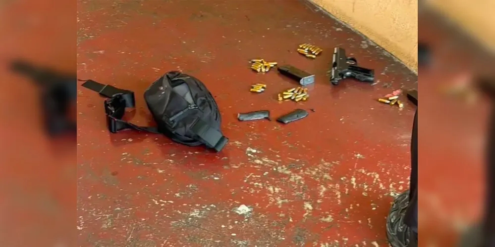 Foto mostra a arma do atirador dentro da Escola Debsirin Nonthaburi