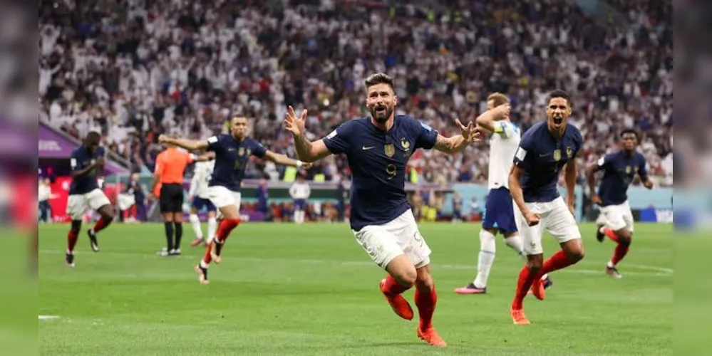 Giroud comemorando seu gol contra a Inglaterra na Copa do Catar em 2022