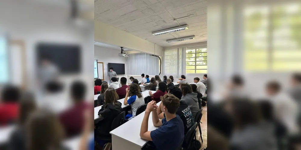 Imagem ilustrativa da imagem Projeto da UEPG oferta aulas de matemática aplicada para alunos do ensino médio