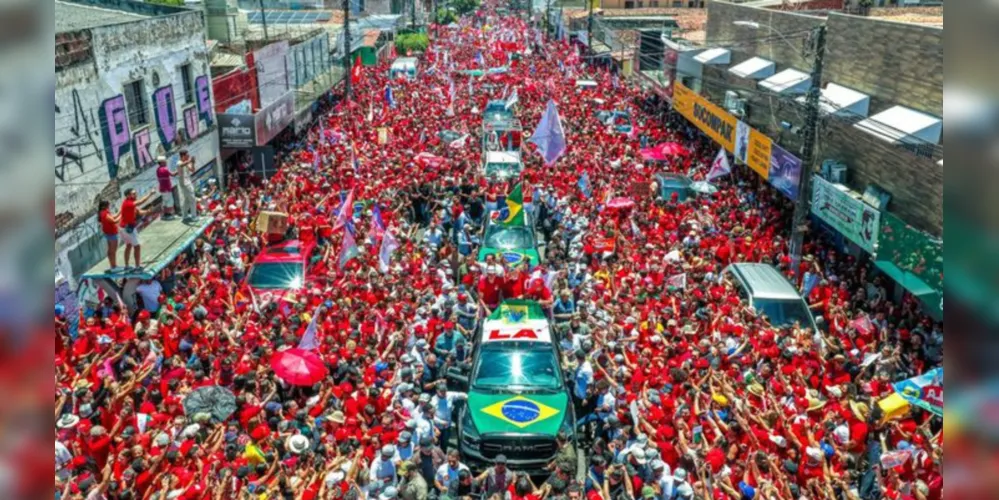 residente da República, Luiz Inácio Lula da Silva, durante ato de campanha em Natal: o evento "Lula no Rio Grande do Norte: O Brasil Pronto Pra Mais", realizado no cruzamento rua Baraúna com a cel. Estevam.