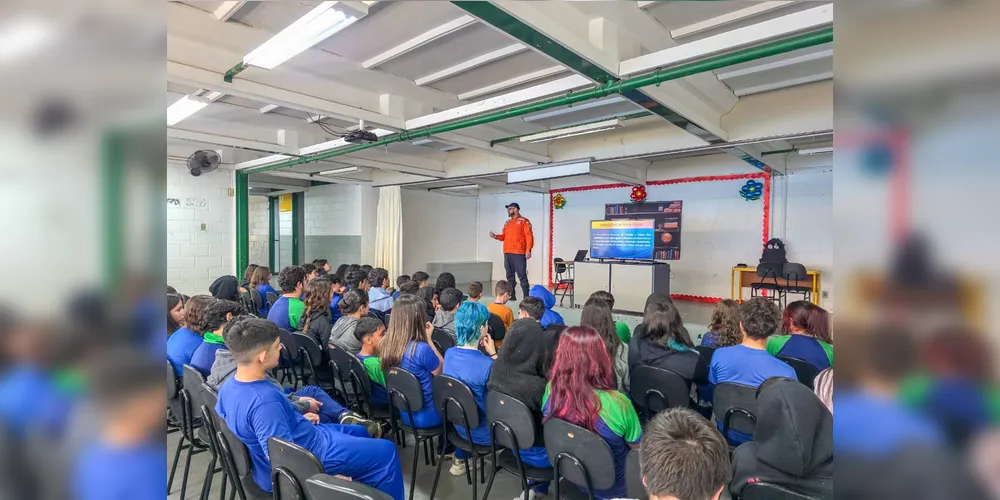 Palestra realizada no Colégio Estadual Dorah Gomes Daitschman