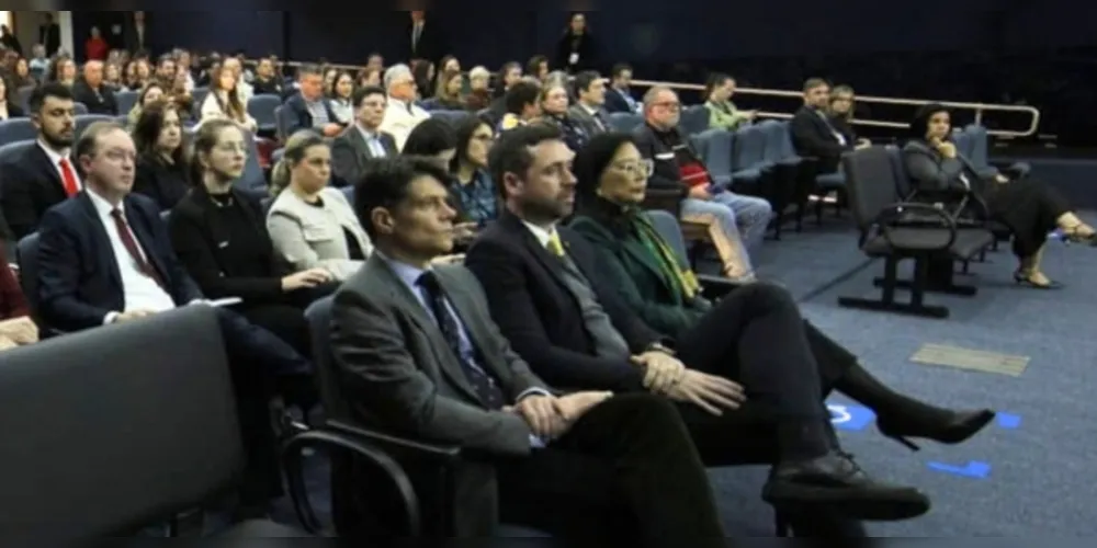 A cerimônia contou com a presença da presidente do TJPR, desembargadora Lidia Maejima.