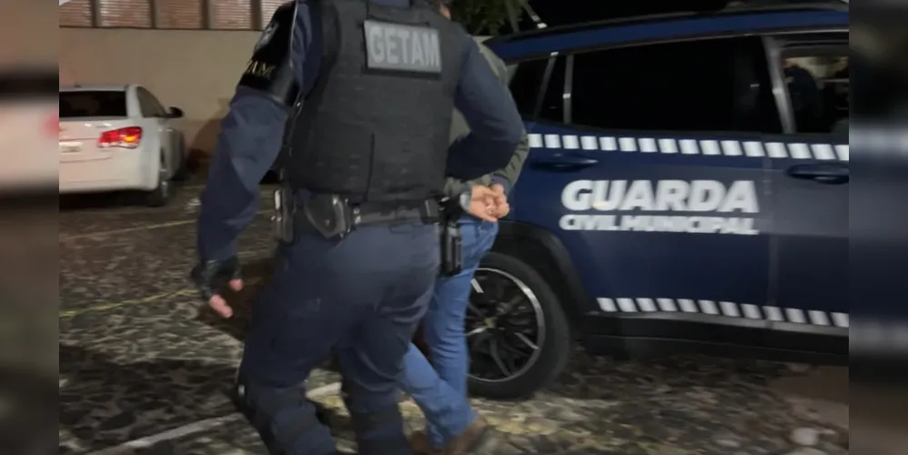 o homem foi conduzido até a 13ª Subdivisão Policial (SDP) para os procedimentos cabíveis e, em seguida, encaminhado à Cadeia Pública Hildebrando de Souza.