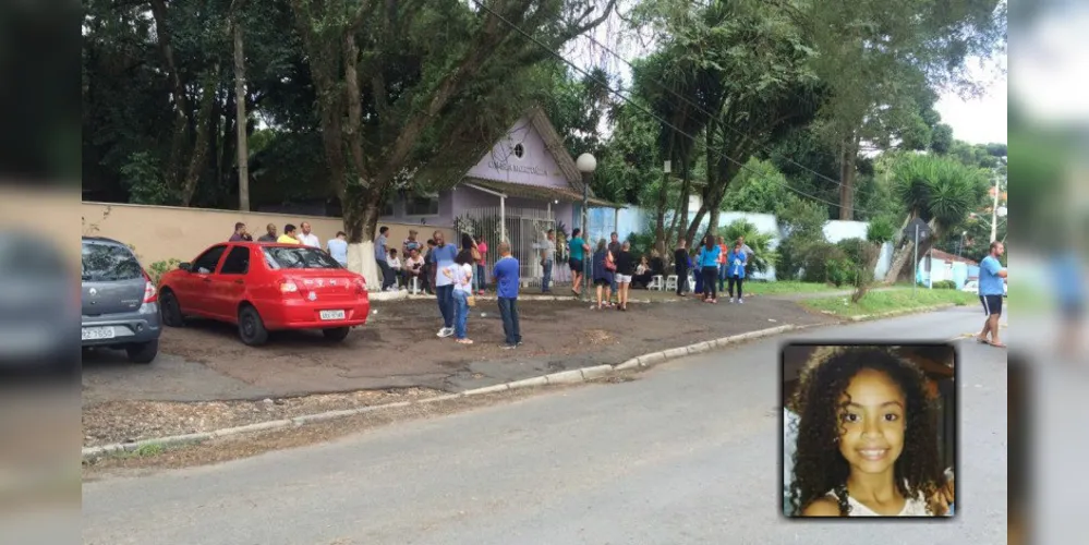 Familiares prestaram últimas homenagens à garota em capela de Curitiba