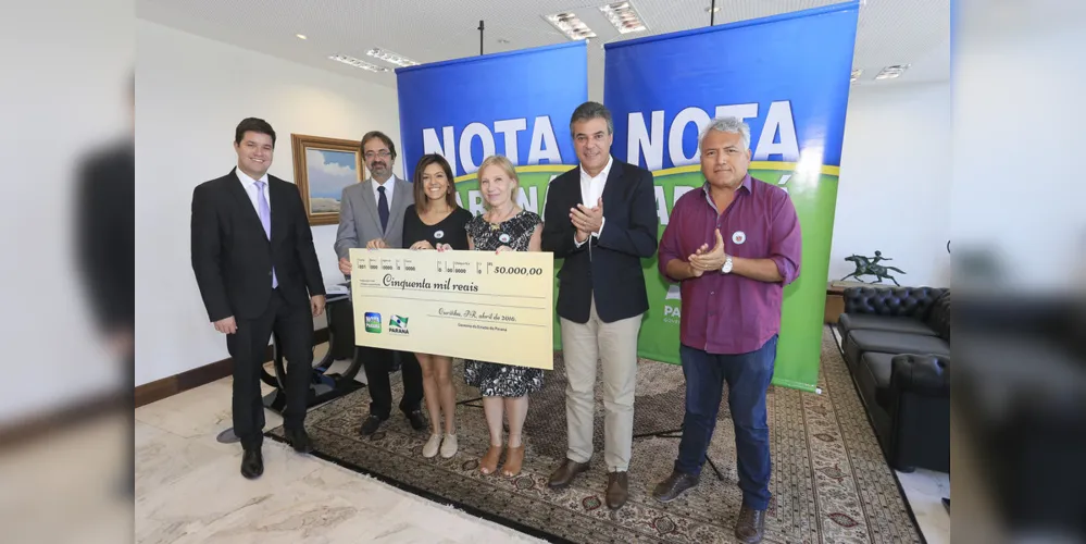 Imagem ilustrativa da imagem Governo entrega prêmios aos ganhadores do 5º sorteio do Nota Paraná