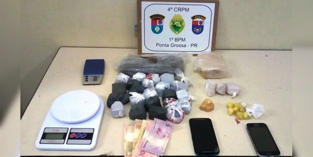 Maconha, crack, balança de precisão, celulares e dinheiro foram encaminhados para a 13ª Subdivisão Policial (SDP)
