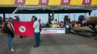 MST realizou manifestação no pedágio de Carambeí
