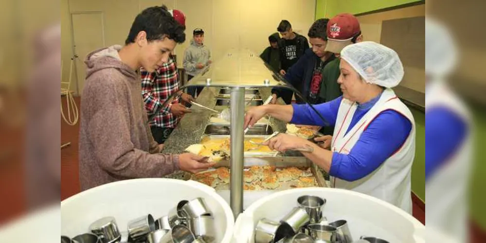 Merenda escolar terá aperfeiçoamento para preparo do almoço e janta dos alunos.