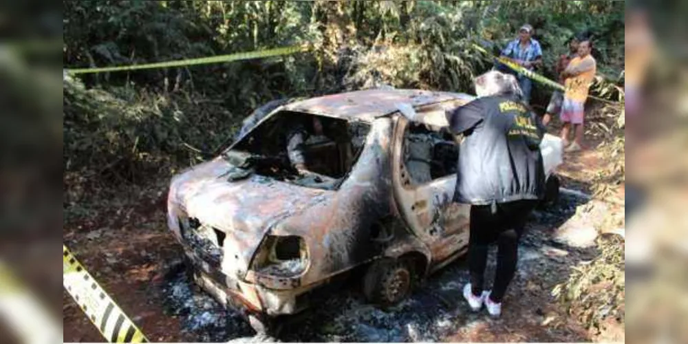Imagem ilustrativa da imagem Após assalto, família é achada carbonizada em veículo no PR