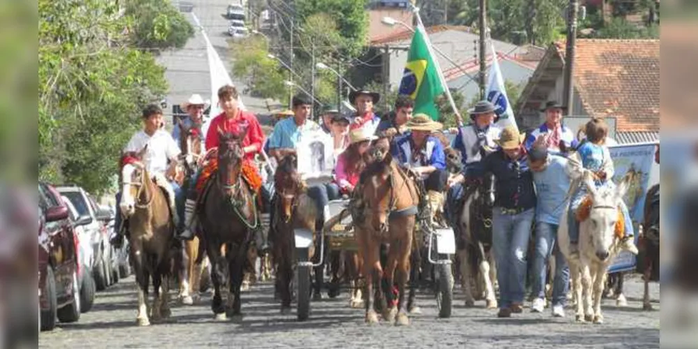Cavalgada tradicional em Irati acontece quinta-feira